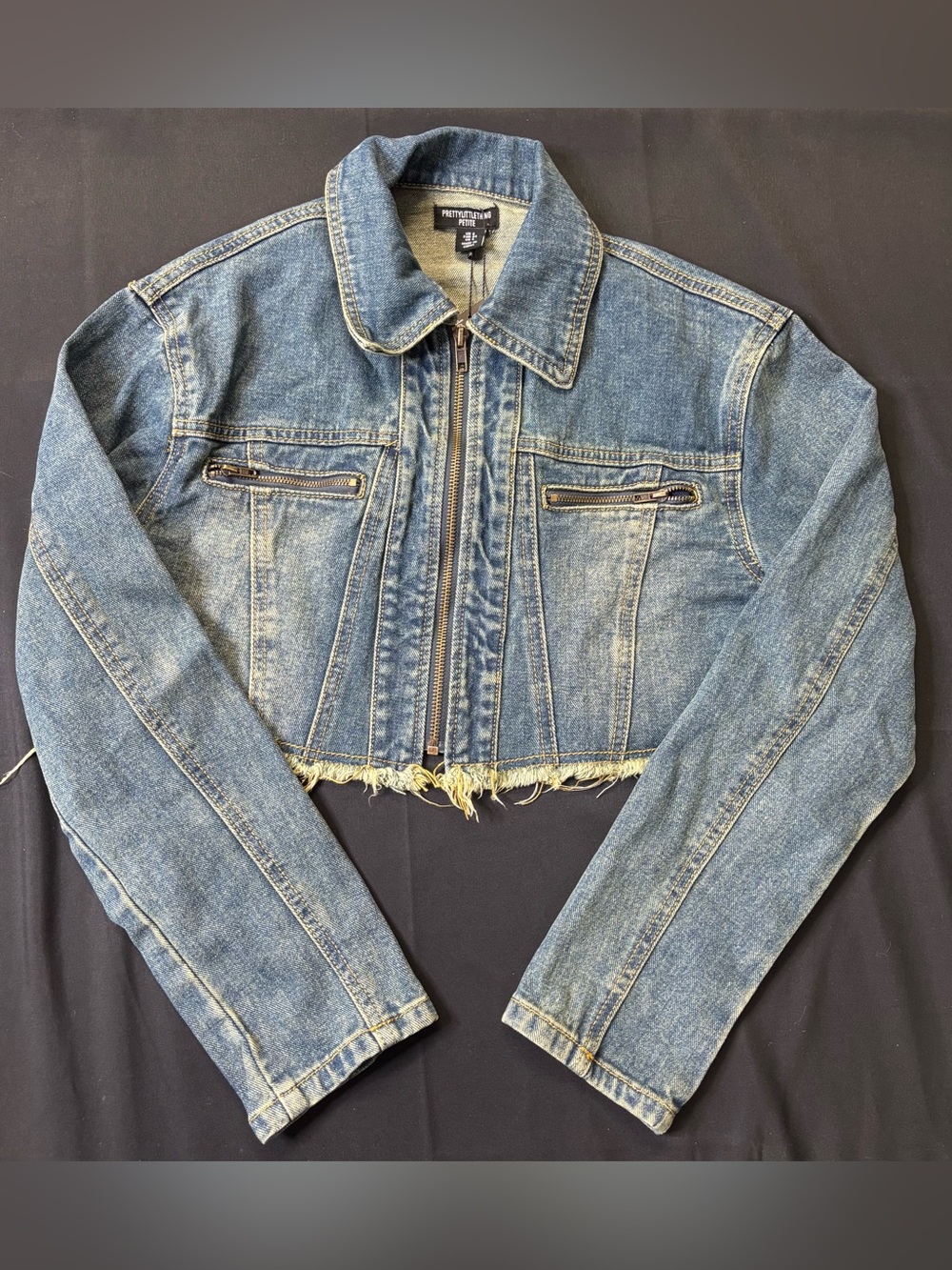 PrettyLittleThing Petite Cropped Denim Jacket Raw Hem Indigo Blue US 4 NWT